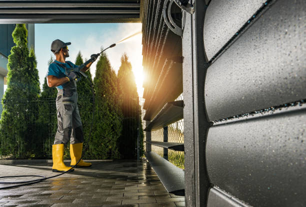 Best Sidewalk Pressure Washing  in Bondurant, IA